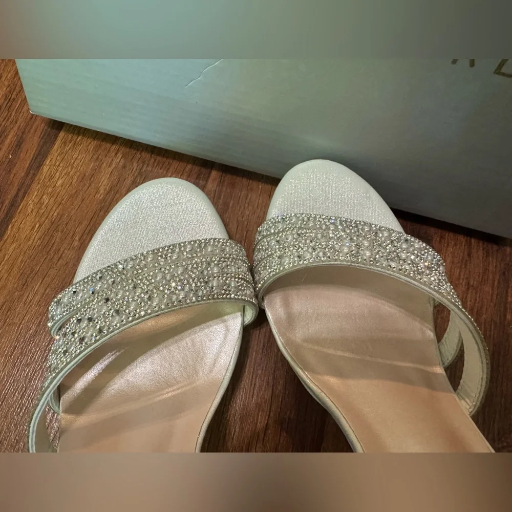 Galina Signature Womens Size 8.5 Satin and Crystal Bridal Platform Block Heels